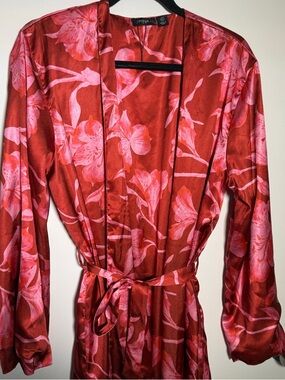 Nasty Gal Red Pink Floral Long Satin Robe Womens Size 0/XS -NWOT